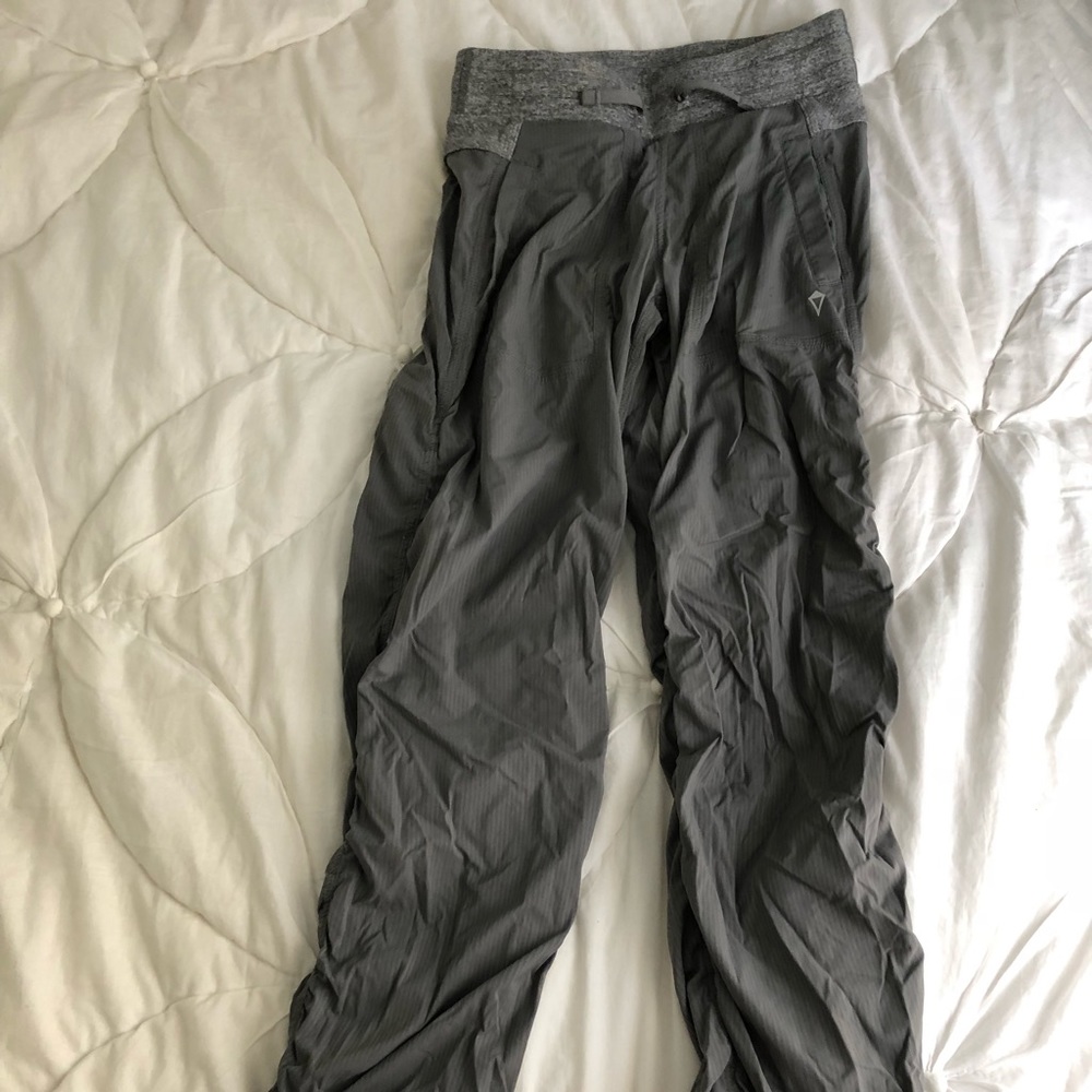 Ivivva girls gray pants
